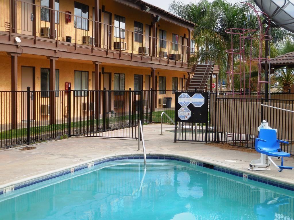 Best Economy Inn & Suites Bakersfield Exteriör bild