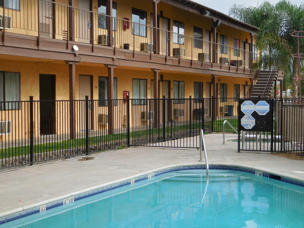 Best Economy Inn & Suites Bakersfield Exteriör bild
